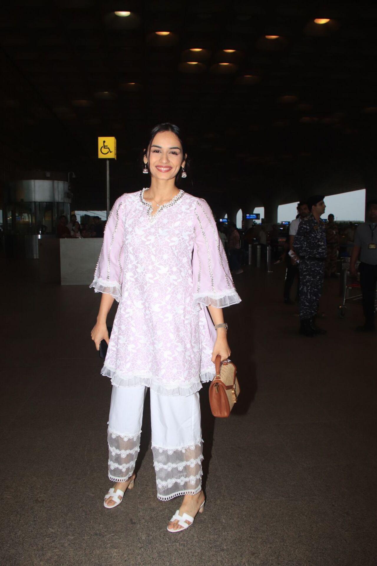 Manushi Chhillar looked pretty in pink at the airport 